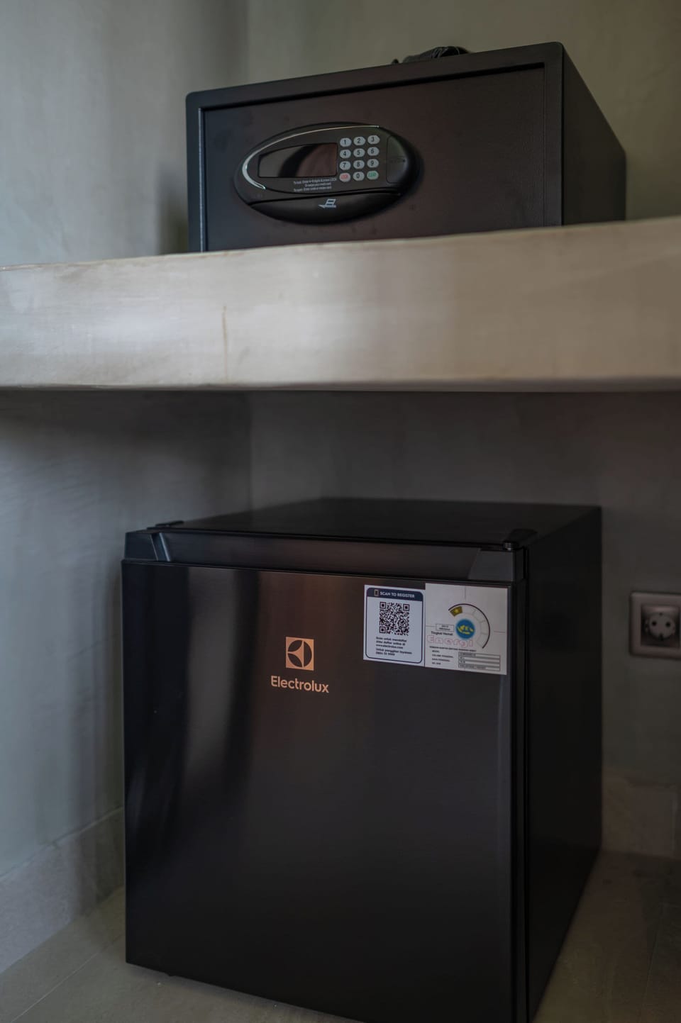 Standard Double Room | Minibar, in-room safe, iron/ironing board, free WiFi