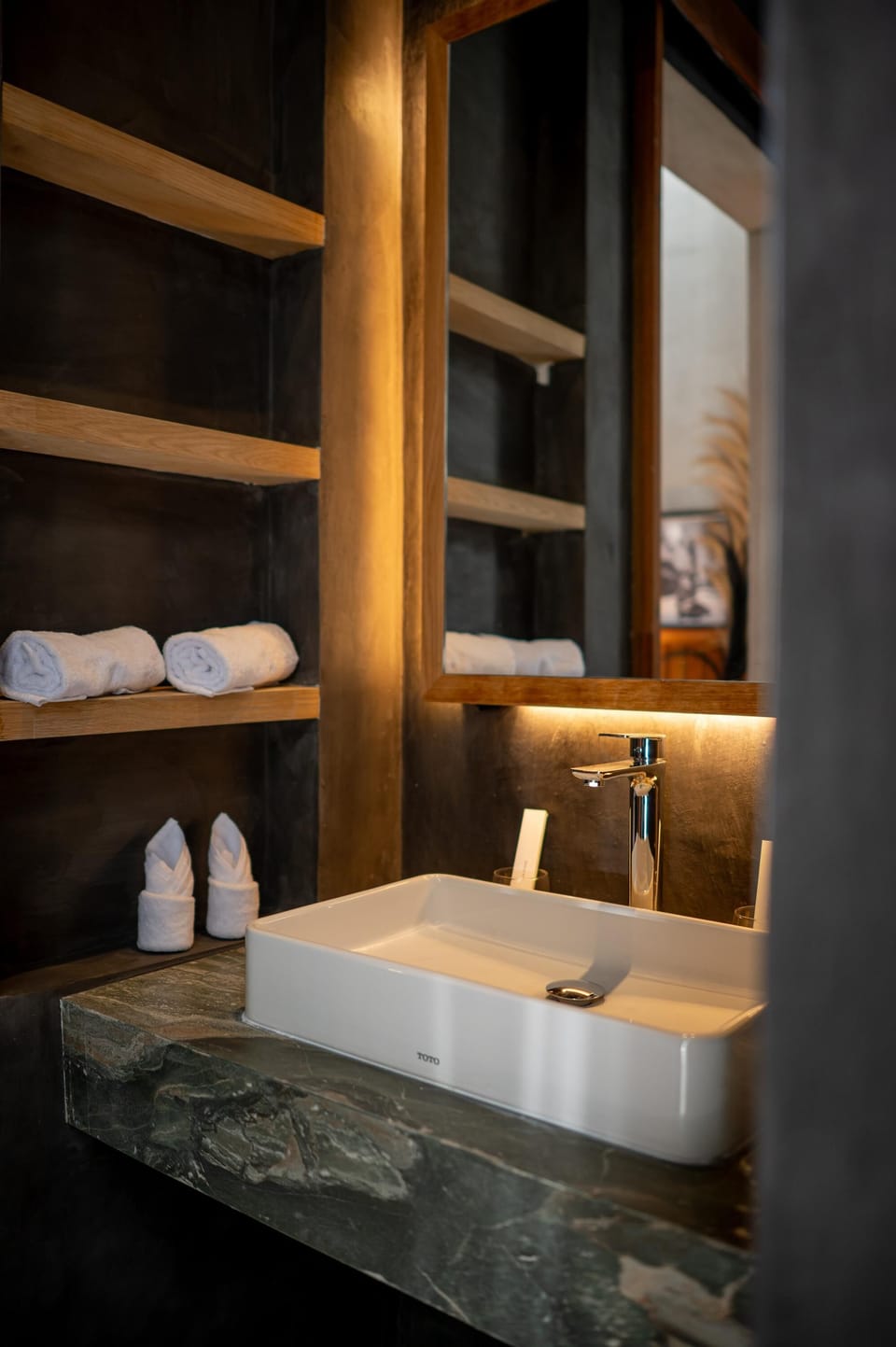 Romantic Room, Pool View | Bathroom