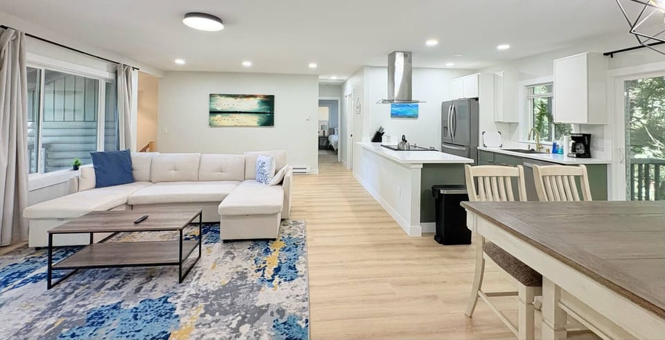Open layout living room, kitchen and dining area. 