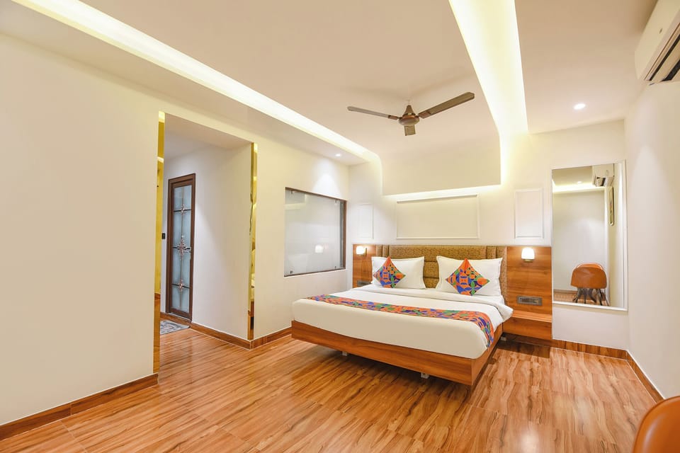 Egyptian cotton sheets, premium bedding, in-room safe, WiFi (free)