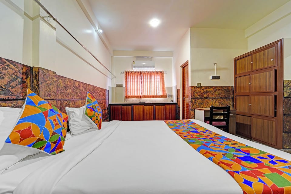 Egyptian cotton sheets, premium bedding, in-room safe, WiFi (free)