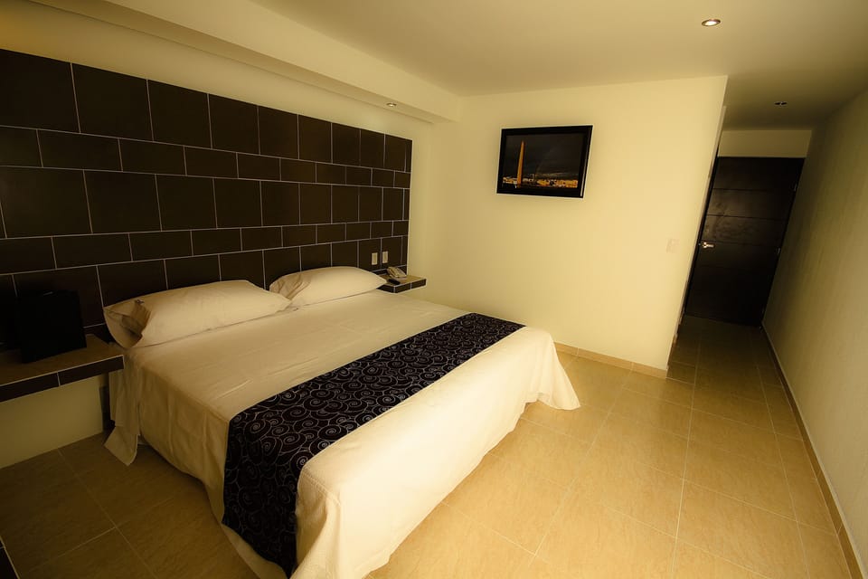 Superior Suite, 1 King Bed | Premium bedding, in-room safe, iron/ironing board, free WiFi