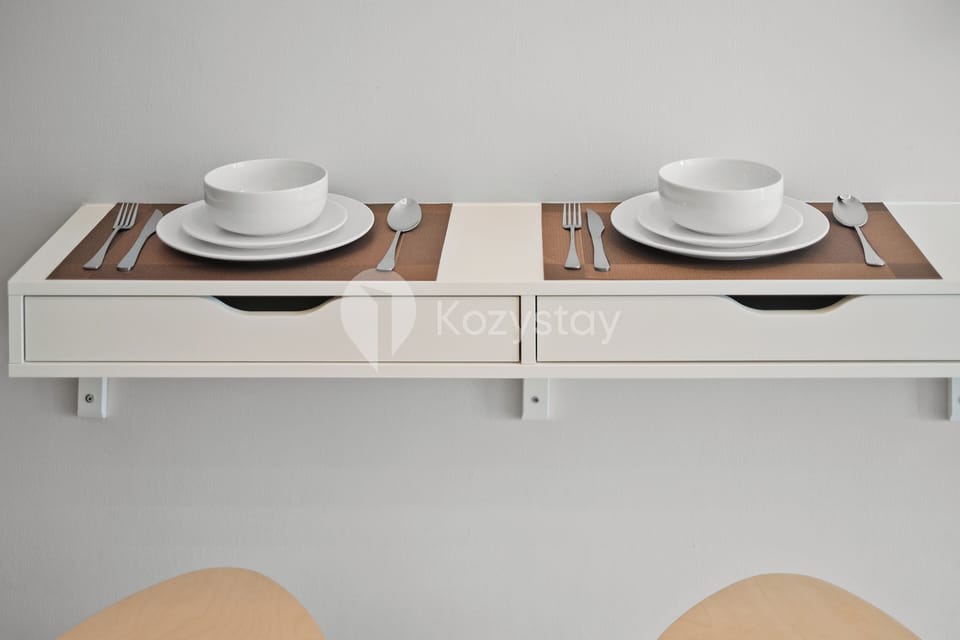 Apartment, 1 Bedroom, City View | Dining room