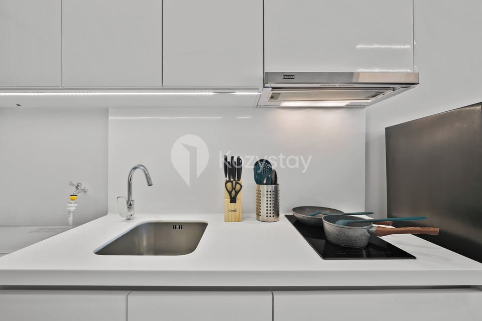 Apartment, 1 Bedroom, City View | Private kitchen | Full-size fridge, microwave, stovetop, rice cooker
