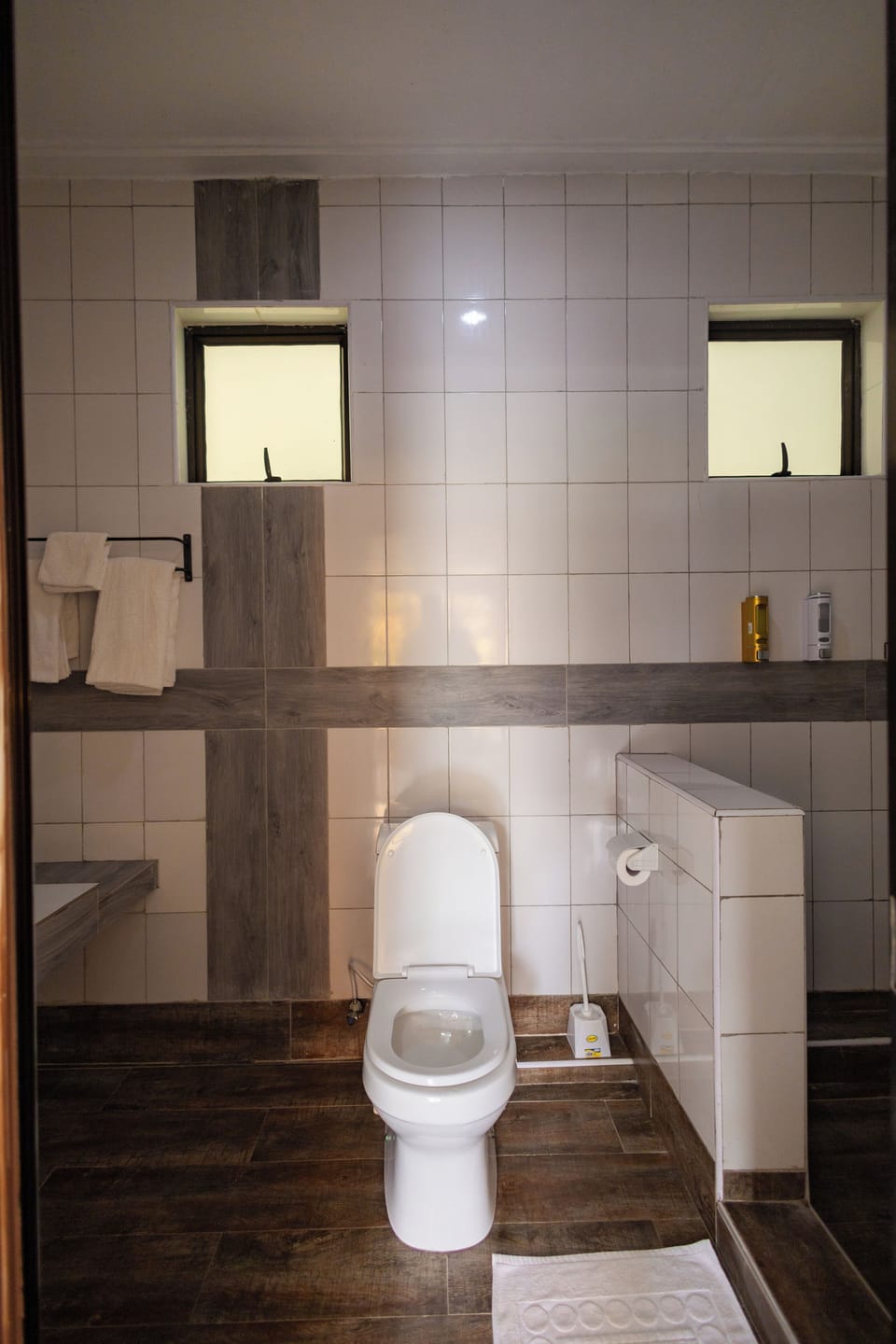 Business Apartment, Balcony, Partial Ocean View | Bathroom | Shower, free toiletries, hair dryer, slippers