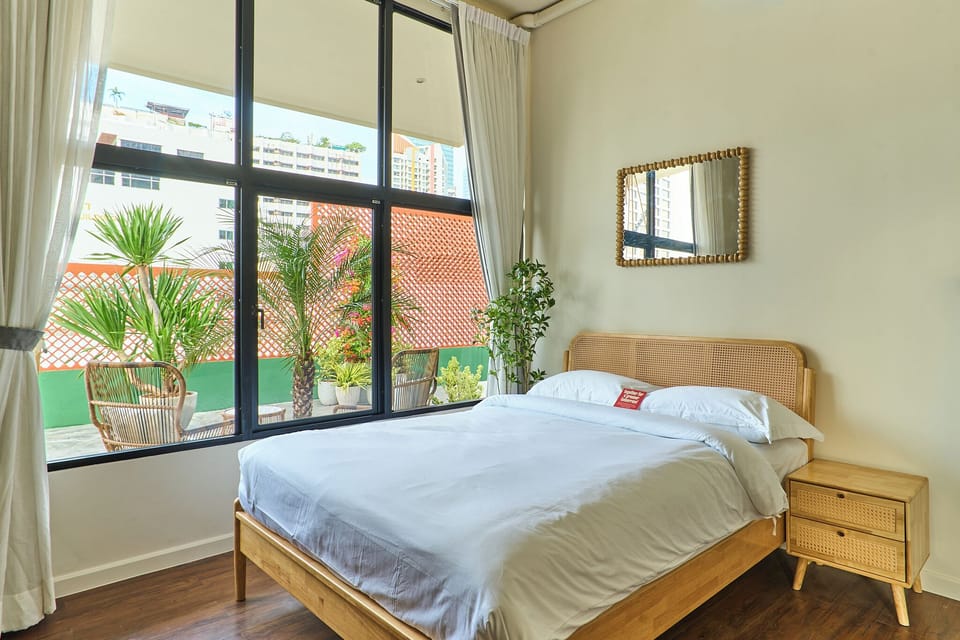 Tropical Penthouse | Minibar, in-room safe, individually decorated, individually furnished