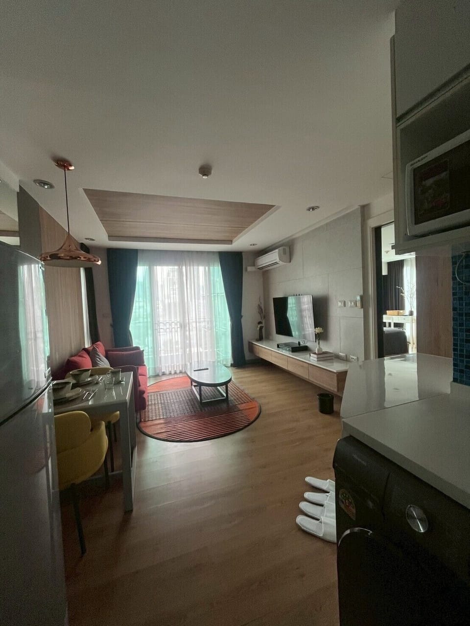 Luxury Room | Living area | 55-inch Smart TV with cable channels