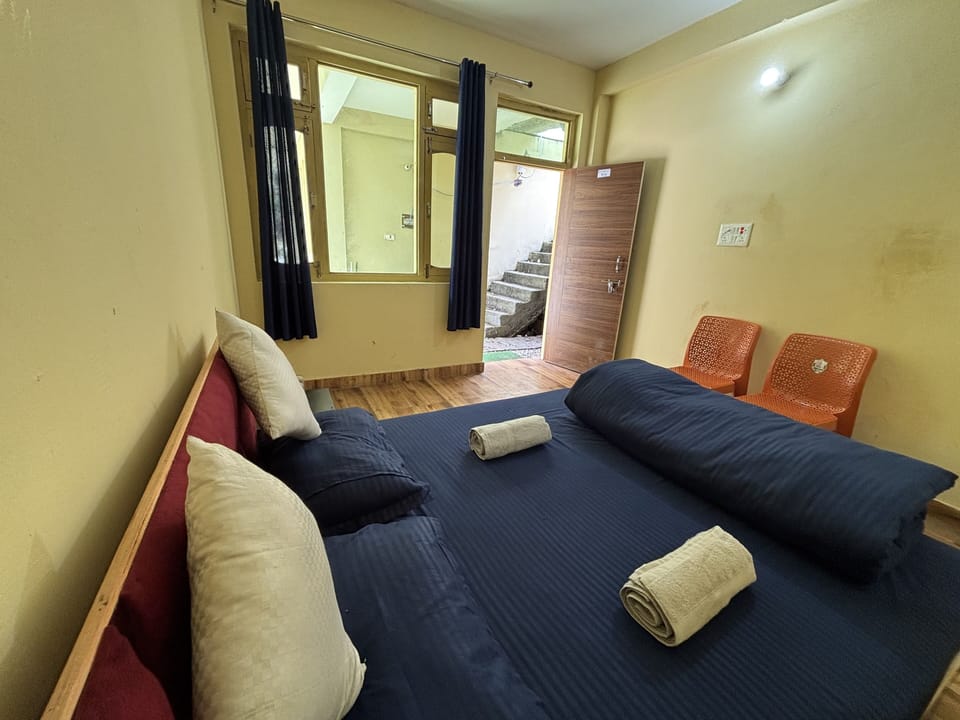 Deluxe Double Room, Hill View | Desk, free WiFi