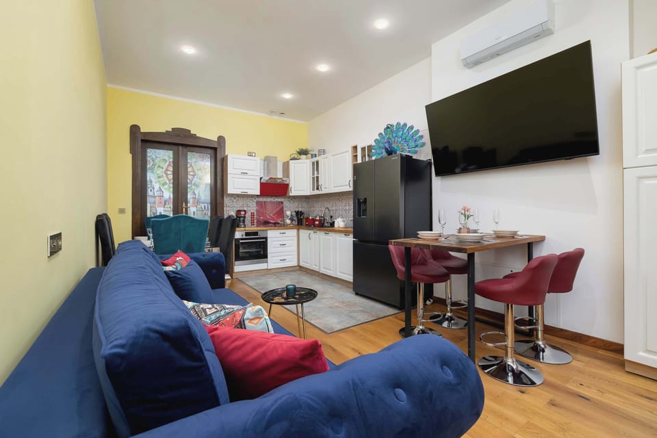 A daytime space with soft sofas, offering comfort for both evening movies and gatherings with loved ones.