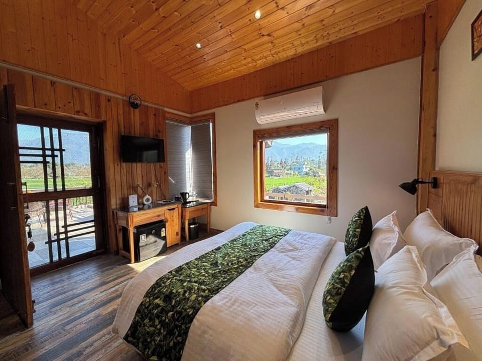 Standard Pine Chalet | Premium bedding, memory foam beds, rollaway beds (surcharge)