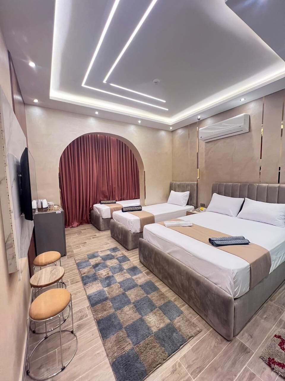 Comfort Quadruple Room | Desk, soundproofing, free WiFi