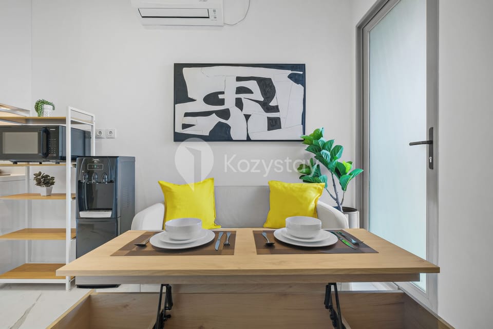 Apartment, 1 Bedroom, City View | Dining room