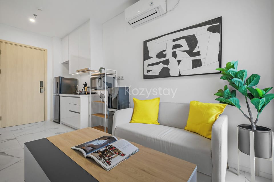 Apartment, 1 Bedroom, City View | Living area | 43-inch Smart TV with cable channels, Netflix, streaming services
