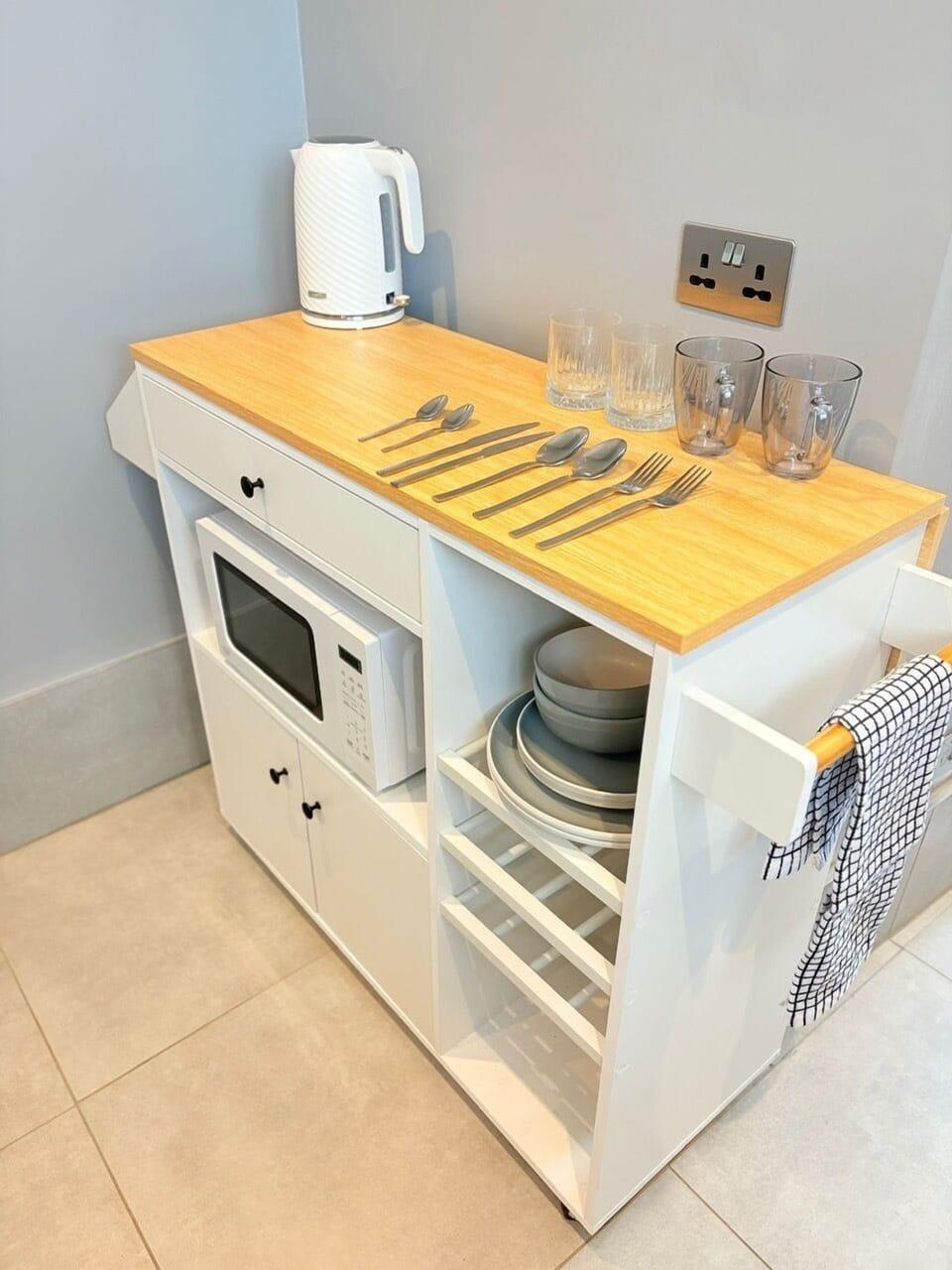 Superior Studio, Kitchenette, Garden View | Microwave