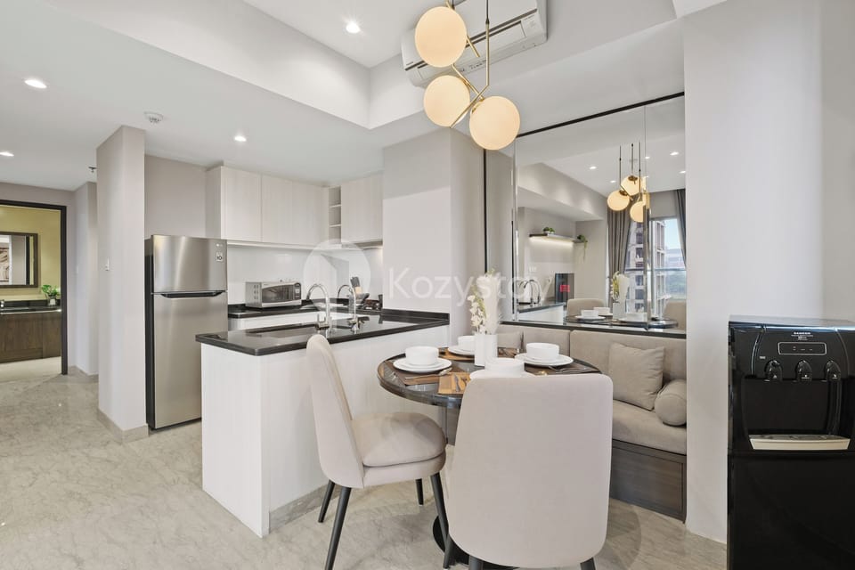 Apartment, 2 Bedrooms, City View | Dining room