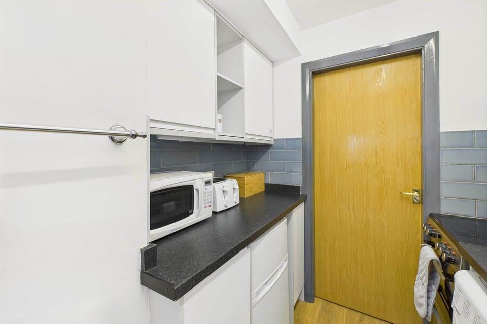 LOOK Flat, Scarborough - Host & Stay