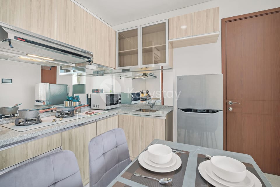 Apartment, 3 Bedrooms, City View | Private kitchen | Full-size fridge, microwave, stovetop, rice cooker
