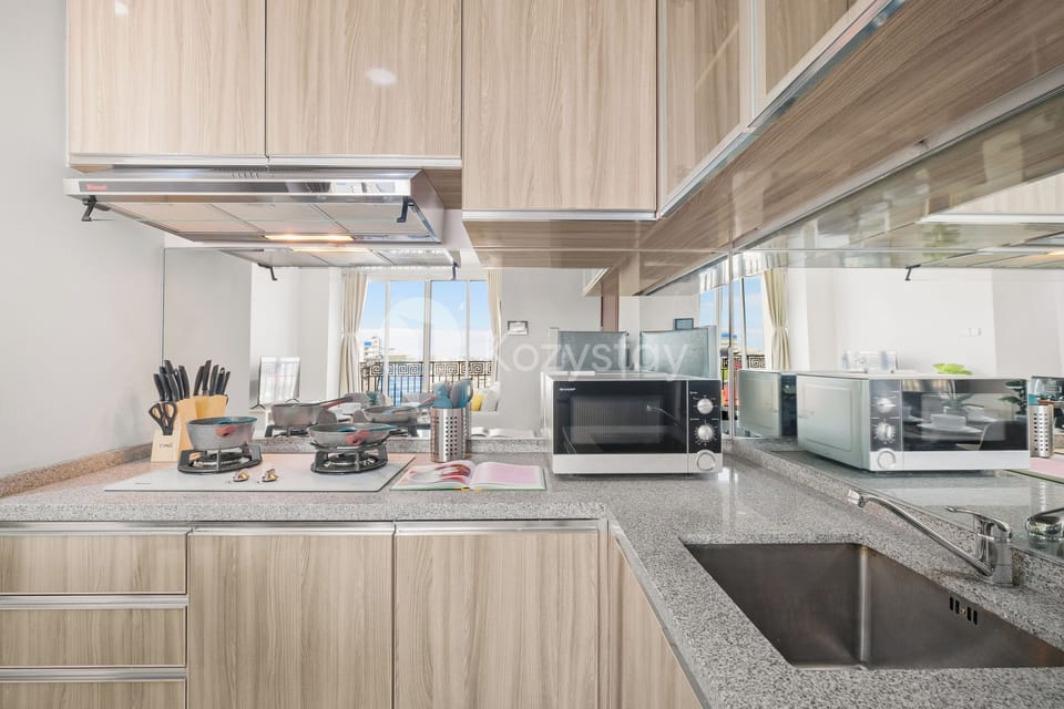 Apartment, 3 Bedrooms, City View | Private kitchen | Full-size fridge, microwave, stovetop, rice cooker