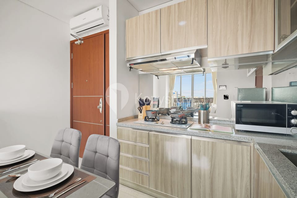 Apartment, 3 Bedrooms, City View | Private kitchen | Full-size fridge, microwave, stovetop, rice cooker
