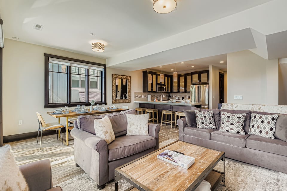 Condo, 3 Bedrooms | Living area | Smart TV