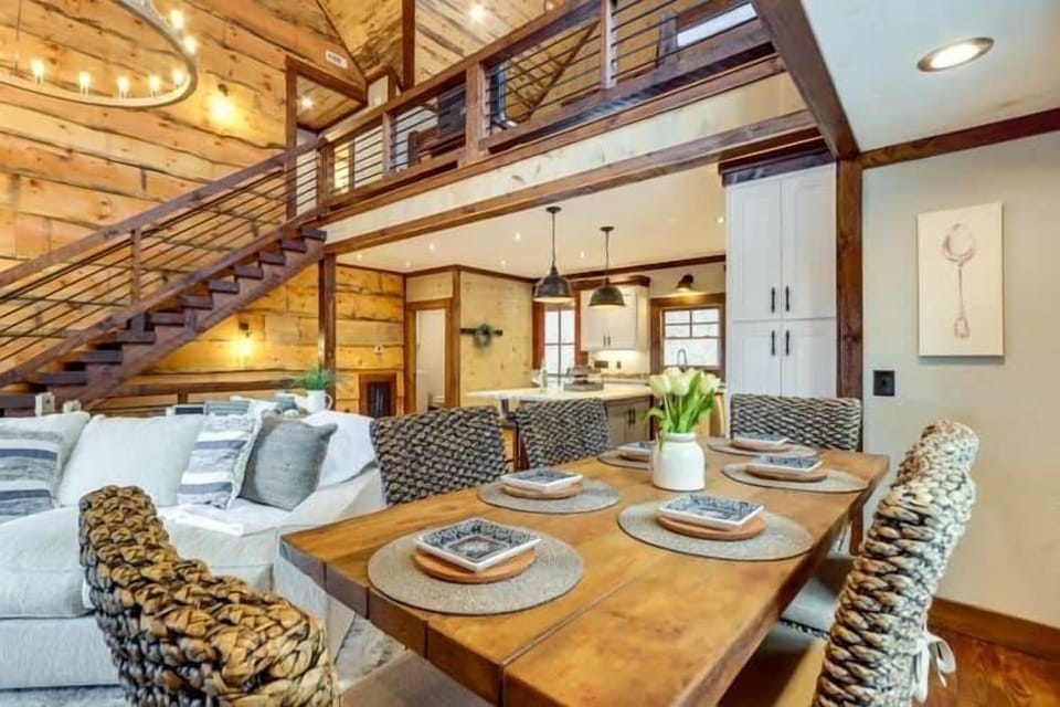 Dining Area | Kitchen