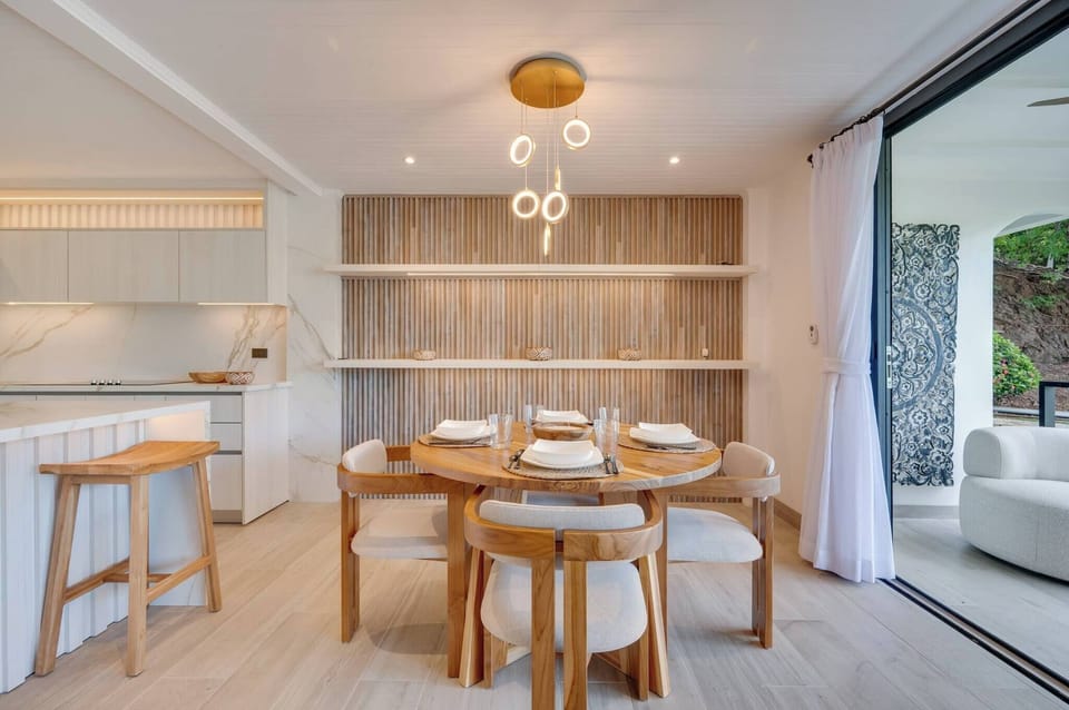 Condo, 2 Bedrooms, Balcony, Garden View | Dining room