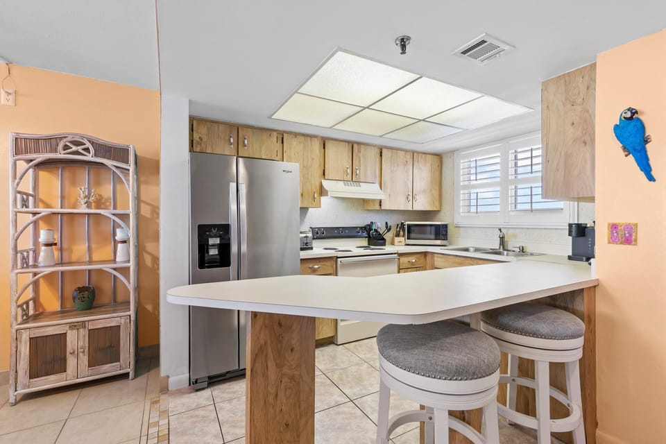 Condo, 1 King Bed (Oceania Plaza 808) | Private kitchen