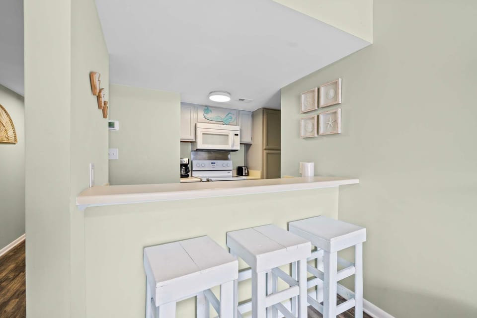 Condo, 1 King Bed with Sofa bed (Sugar Beach 364) | Private kitchen | Oven, toaster