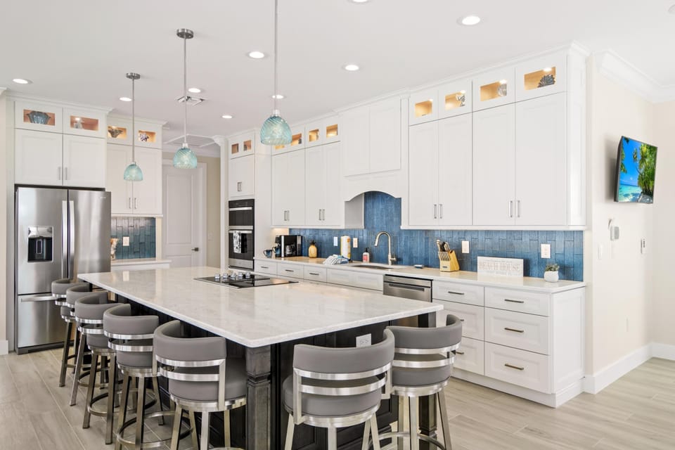 House, Multiple Beds (Anchors Down) | Private kitchen | Oven, toaster