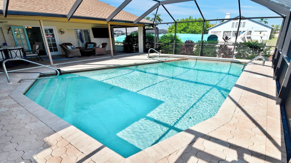 Screened pool area with plenty of space to relax – perfect for swimming fun in any weather.