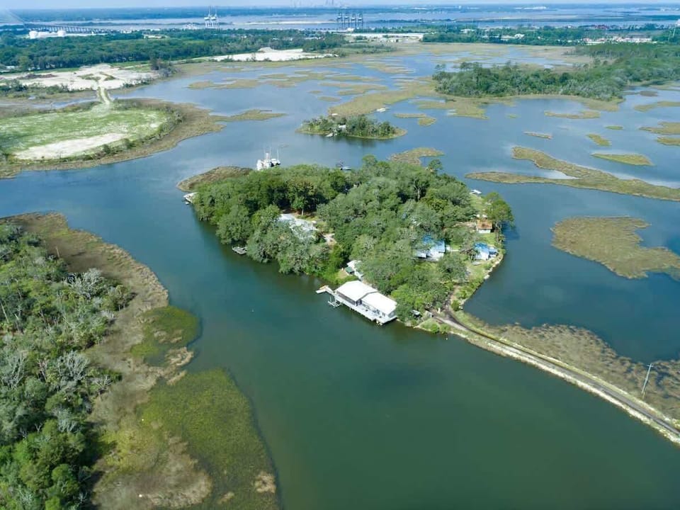 Drone View of the Island 

Close Proximity to the St. Johns River.
