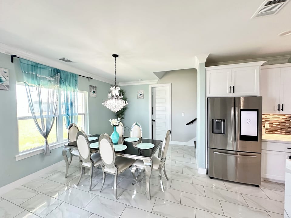 House, 5 Bedrooms, Park View | Living area | 65-inch Smart TV with digital channels