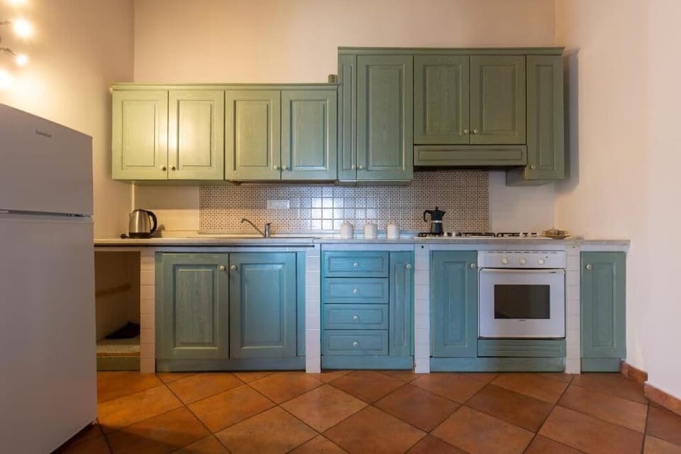 Apartment, City View | Private kitchen | Electric kettle, toaster