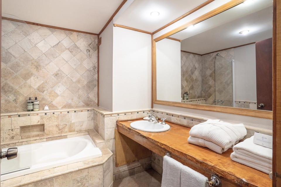 Combined shower/tub, eco-friendly toiletries, hair dryer, towels
