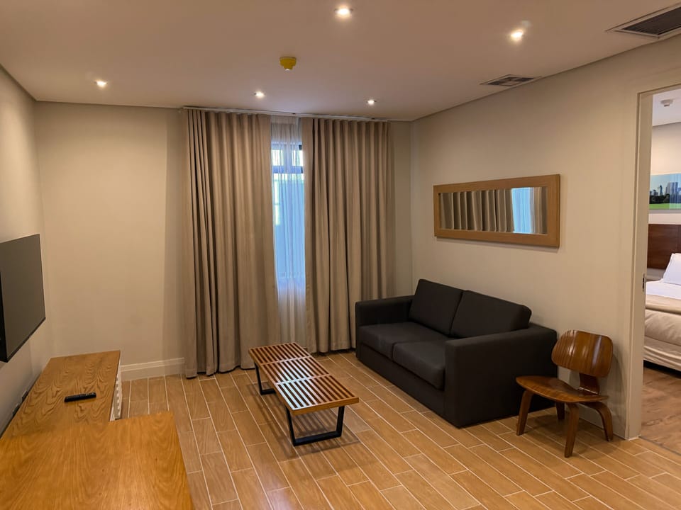 Suite | Premium bedding, iron/ironing board, free WiFi, bed sheets