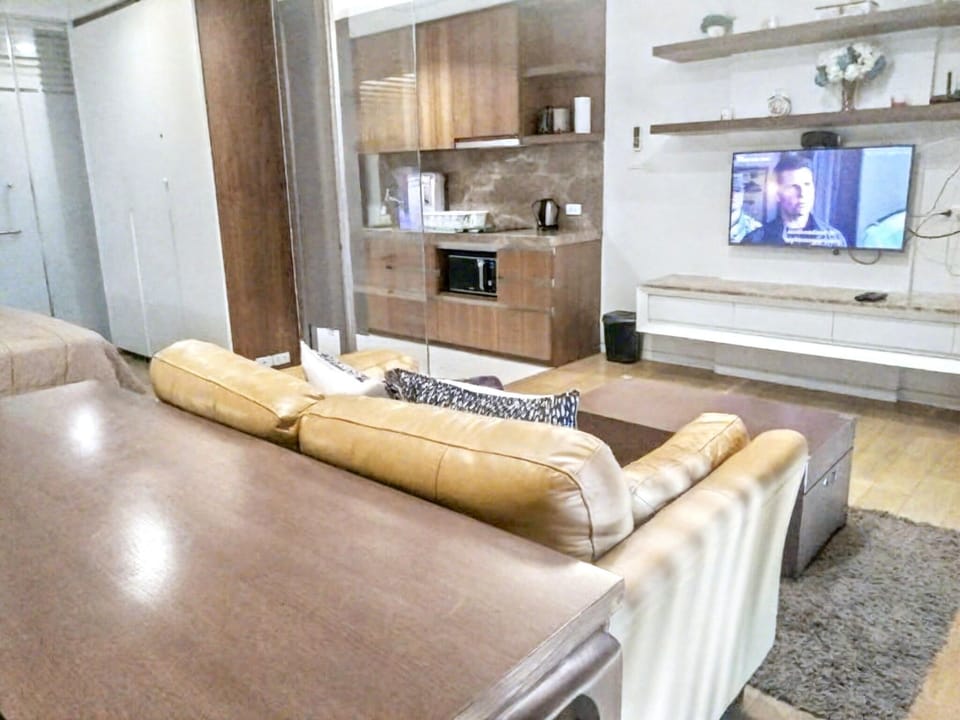 Apartment, 1 Bedroom, Accessible, Balcony | Living room