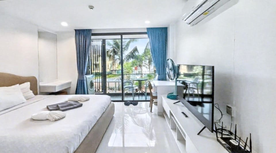 Apartment, 1 Bedroom, Accessible, Balcony | Living room