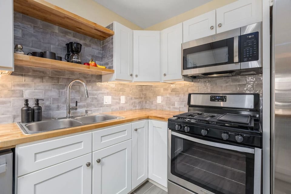 Full sized kitchen!