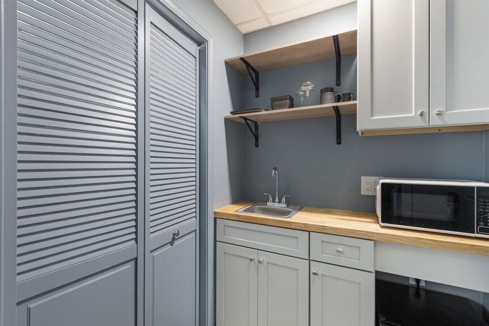 A perfect kitchenette for the weekend!