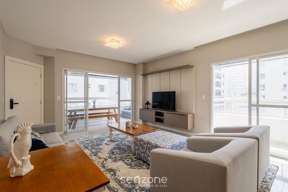 Basic Apartment | Living area