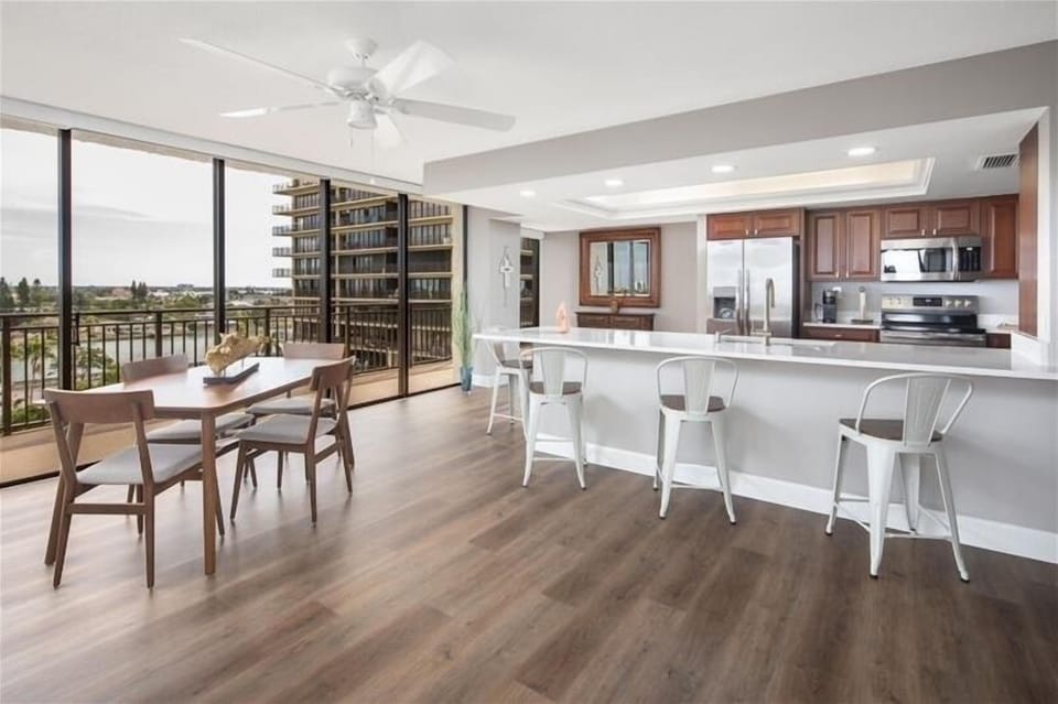 dining/kitchen