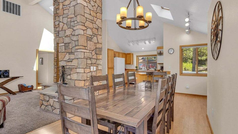 Lassen 15 - Dining