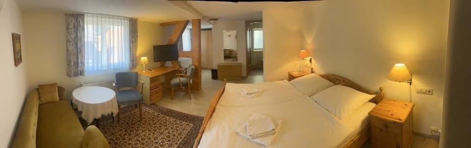 Double Room Single Use | In-room safe, desk, free WiFi