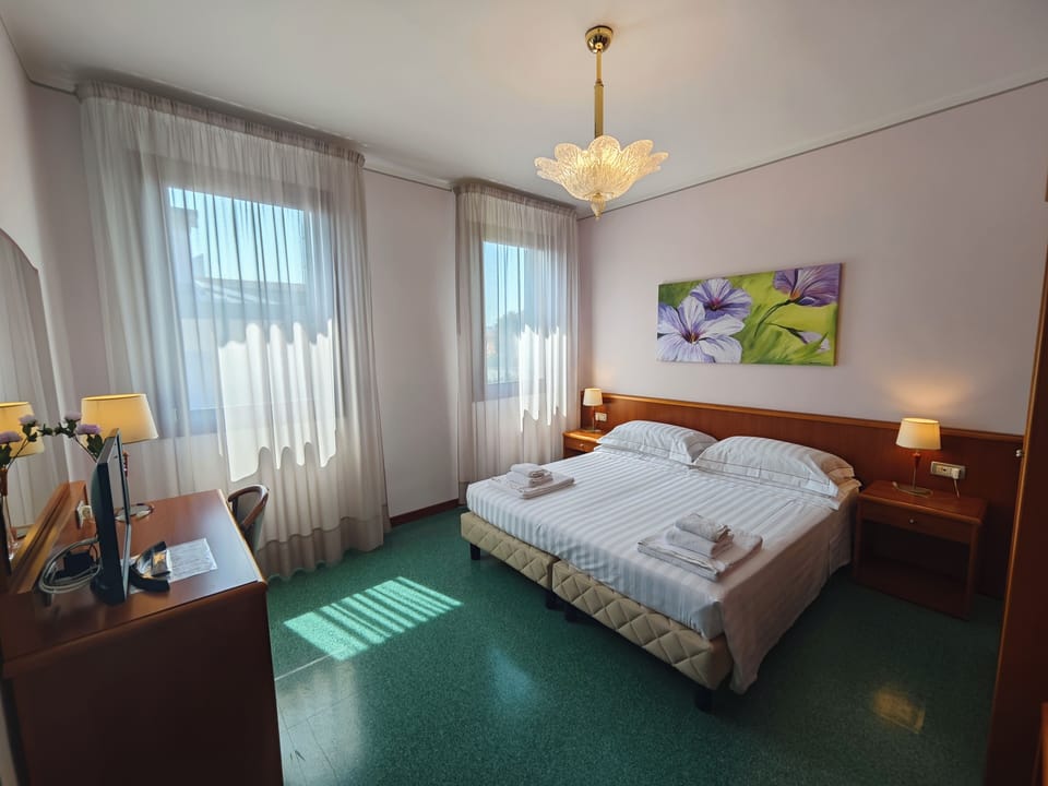 Double or Twin Room | Free WiFi