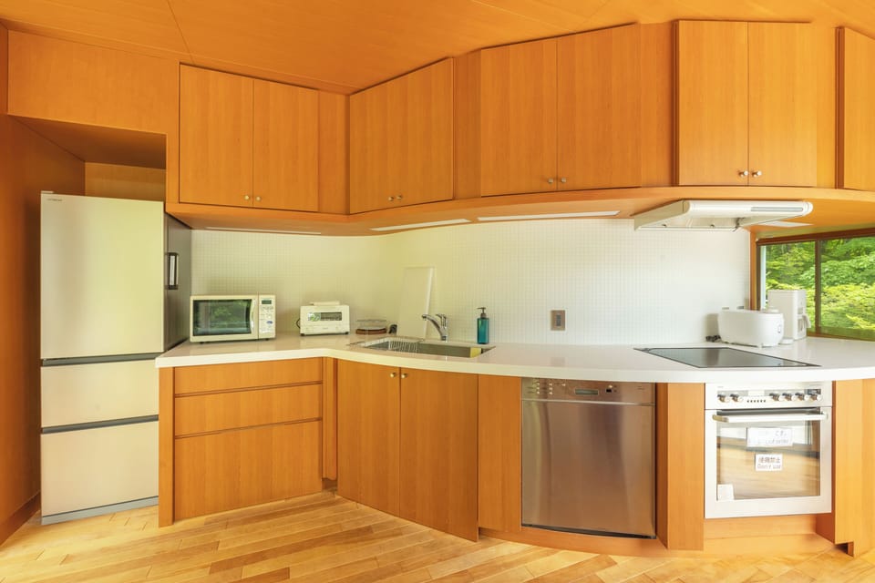 Electric kettle, toaster