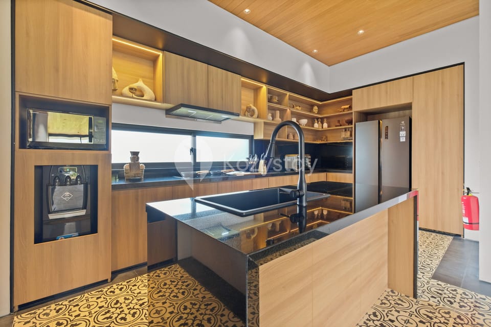 Villa, 6 Bedrooms, Mountain View | Private kitchen | Full-size fridge, microwave, stovetop, rice cooker