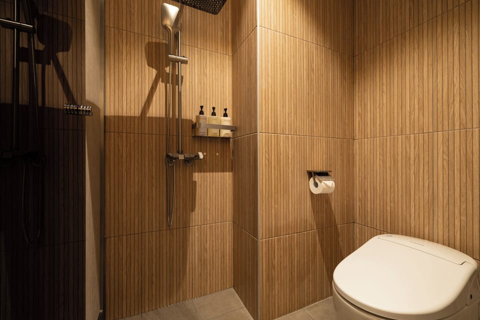 Signature Double Room, 1 King Bed | Bathroom | Shower, free toiletries, hair dryer, slippers