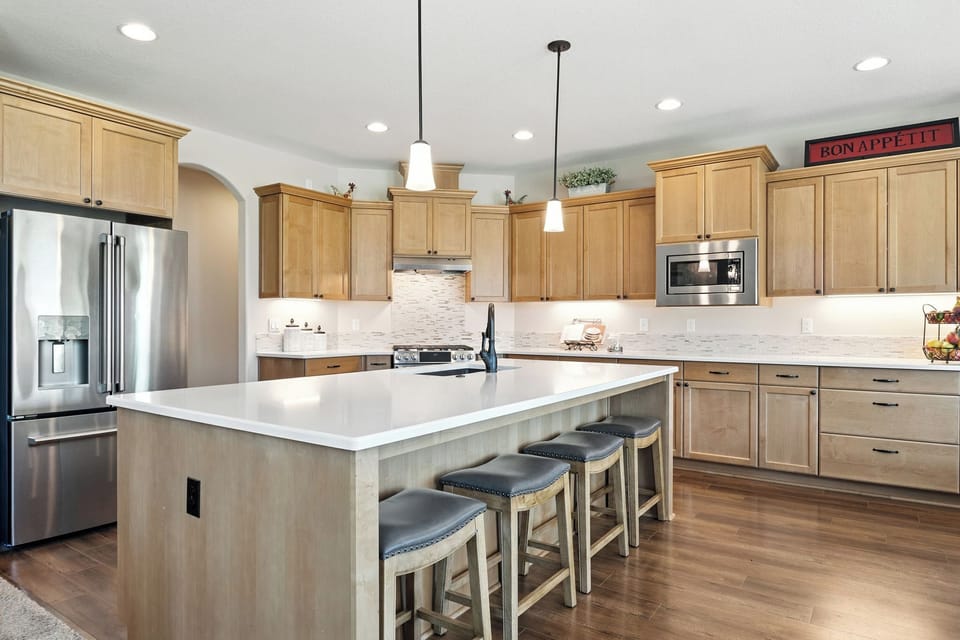 Gourmet kitchen, high end appliances, barstools, lots of counter space!