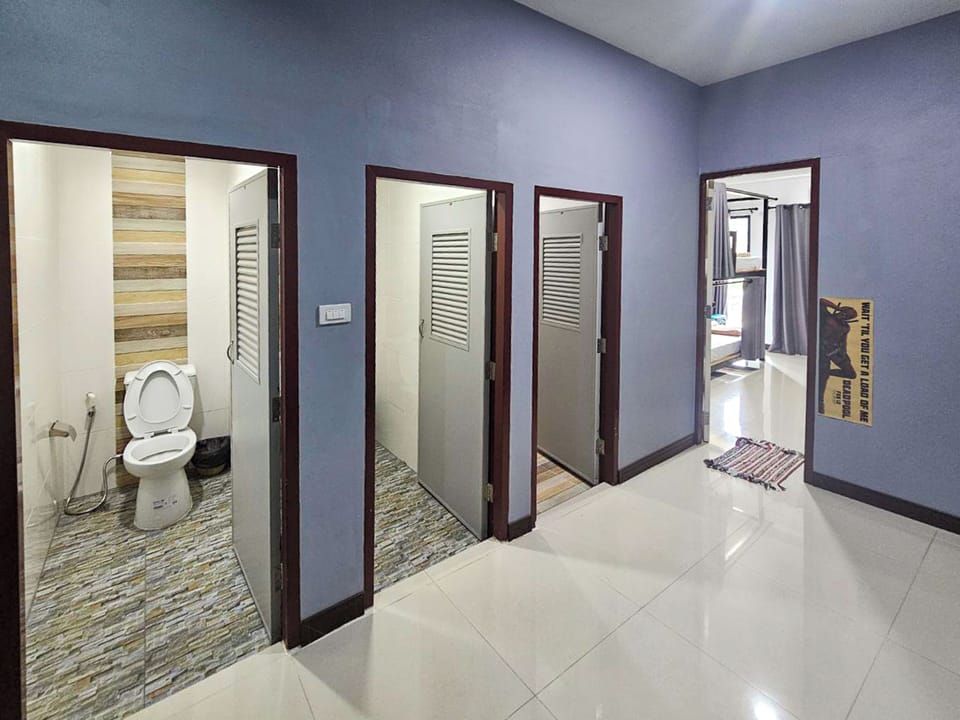 8 Bed Dormitory | Bathroom | Shower, towels, soap, shampoo