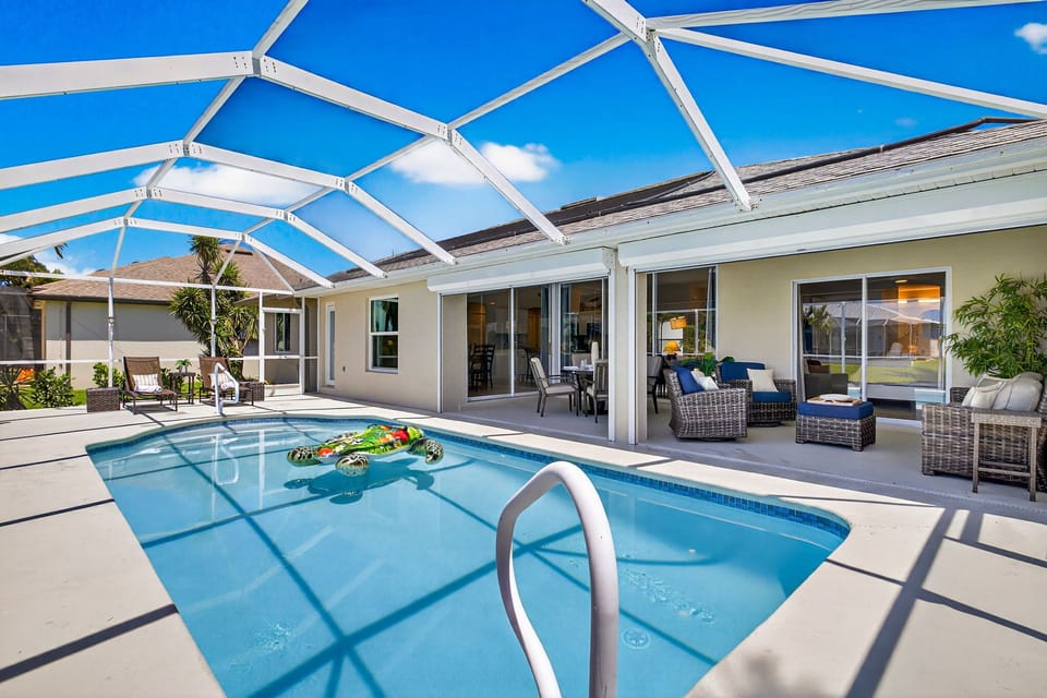 Large private HEATED pool & hot tub with plenty of sun.